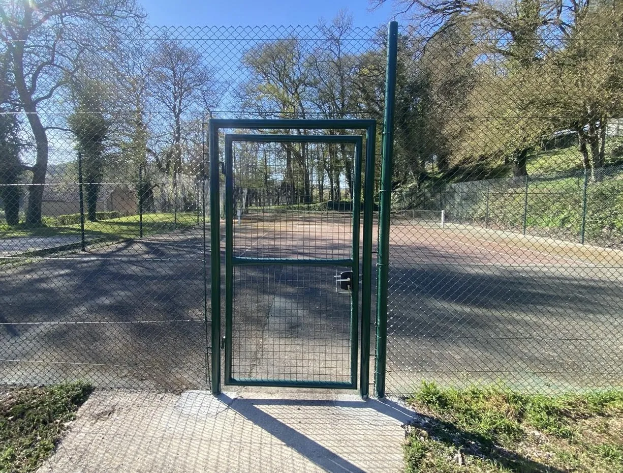 Kit grillage tennis complet avec portail 3 mètres – installation professionnelle court de tennis ADN-SOL