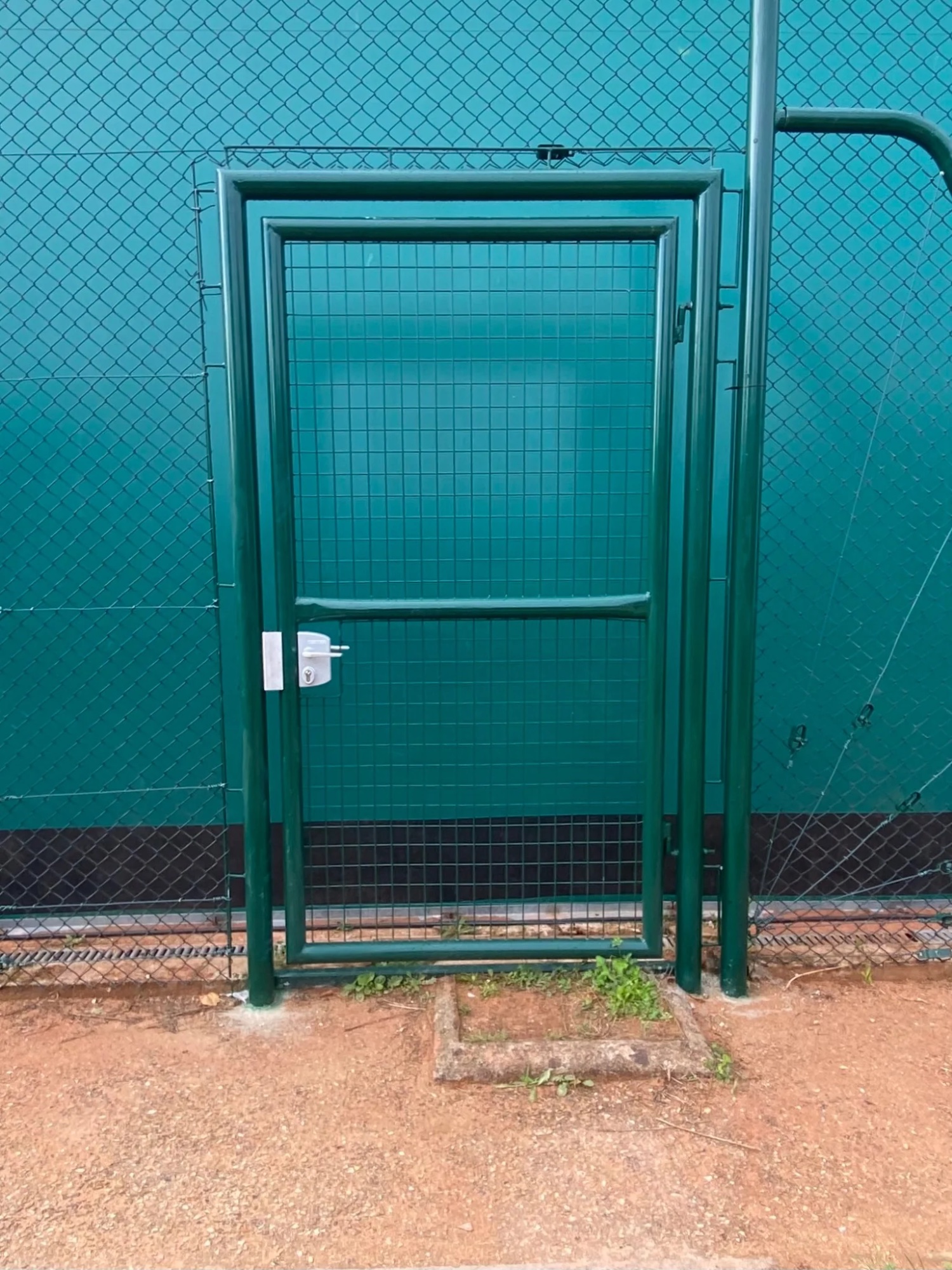 Portail tennis largeur 1,20 m à 2 mètres avec serrure à clé – accès sécurisé court de tennis