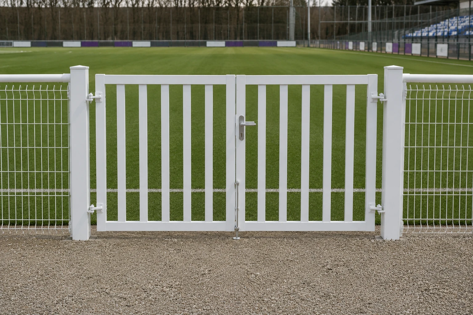 Portillon et portail de main courante de terrain de foot, acier galvanisé plastifié barreaudé
